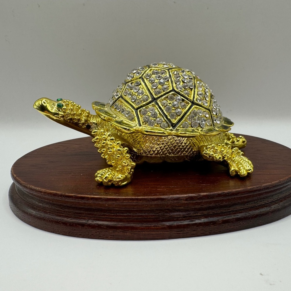 Vintage trinket box w/Swarovski crystals. Rucinni Gold plated Tortoise w/green